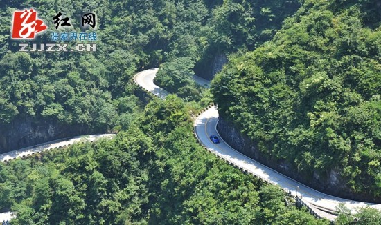 歐弟駕車張家界天門山 巔峰對決翼裝飛行（組圖）